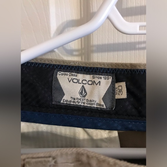 Volcom Shorts - Picture 3 of 4